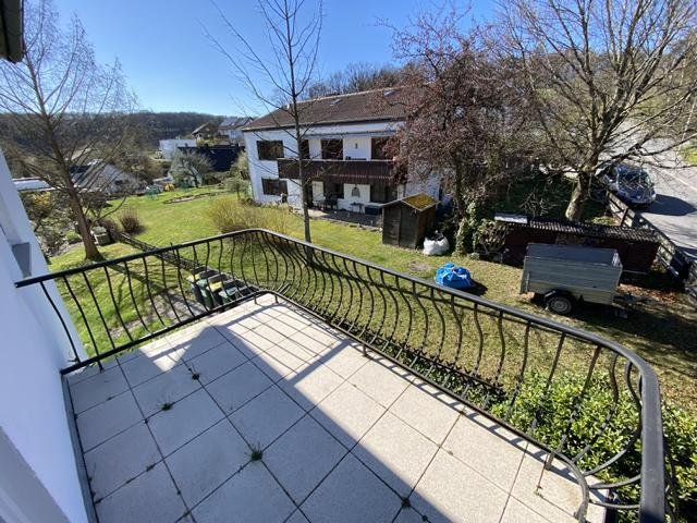 Reserviert - ERSTBEZUG nach Komplett-Renovierung - Attraktive 3,5-Zi.-Wohnung mit Balkon & Gartennutzung