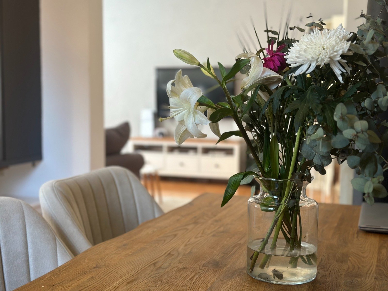 Wohlfühlwohnung mit vielen Extras - 3 Zimmer, 2 Garagen und Terrasse mit Garten