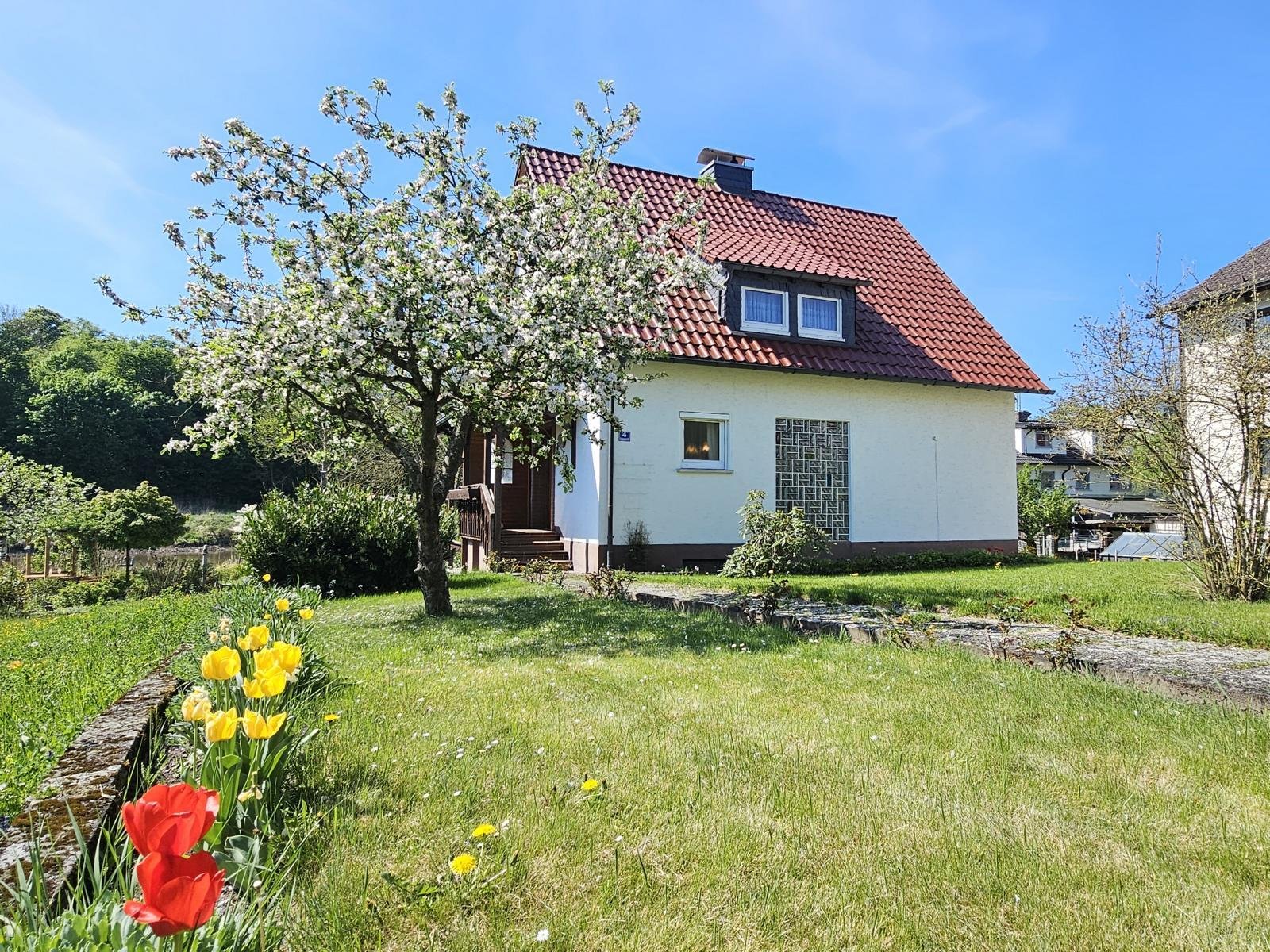 RESERVIERT - Gepflegtes Einfamilienhaus mit Seeblick im beliebten Ahorn