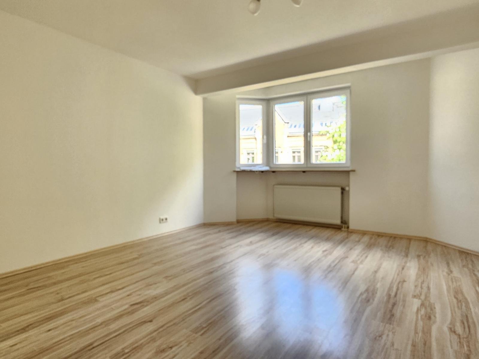 Wohnen mitten in der City, Nähe Theater: Eigentumswohnung mit Aufzug, Loggia und Tiefgarage!