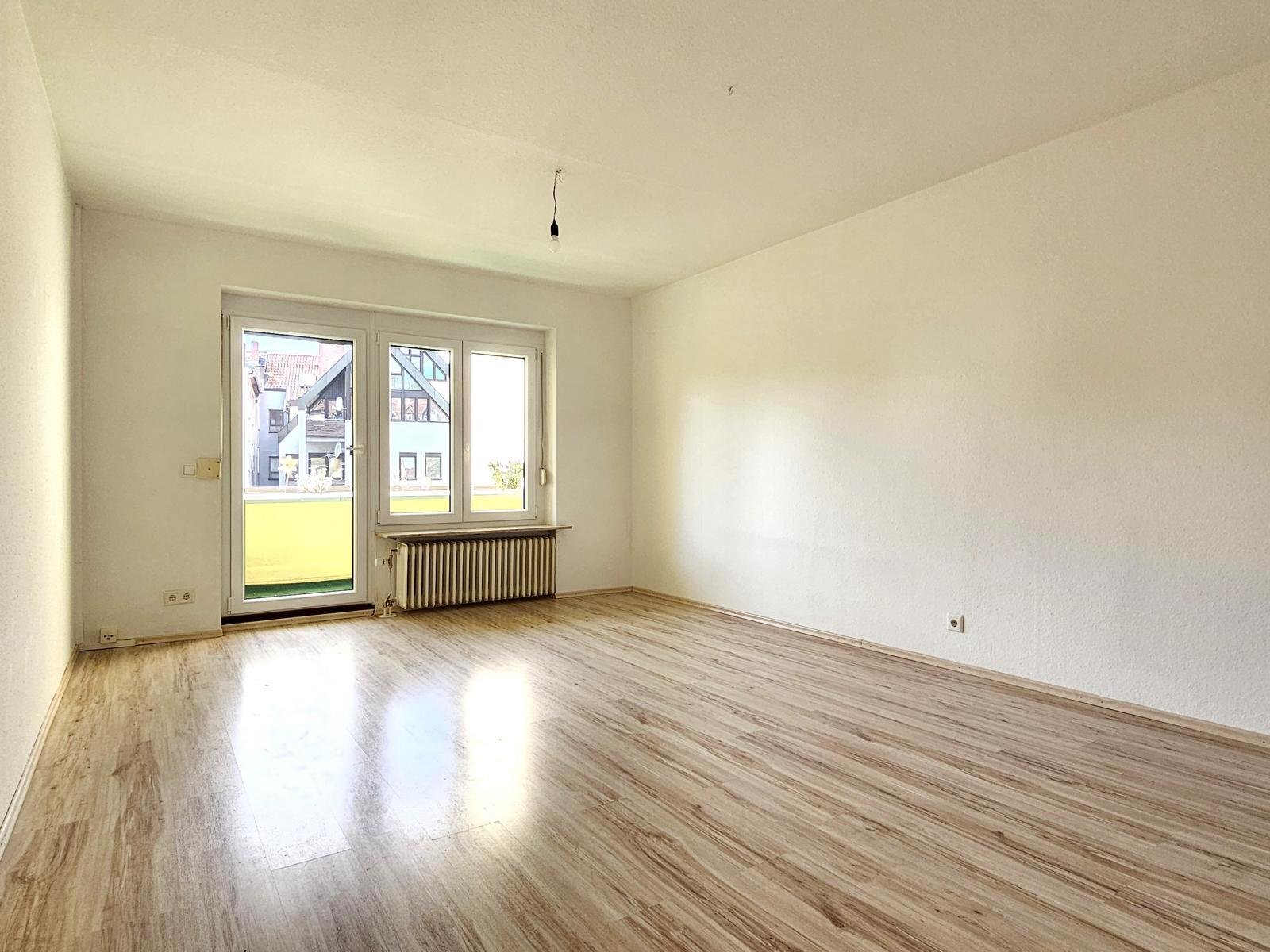 Wohnen mitten in der City, Nähe Theater: Eigentumswohnung mit Aufzug, Loggia und Tiefgarage!