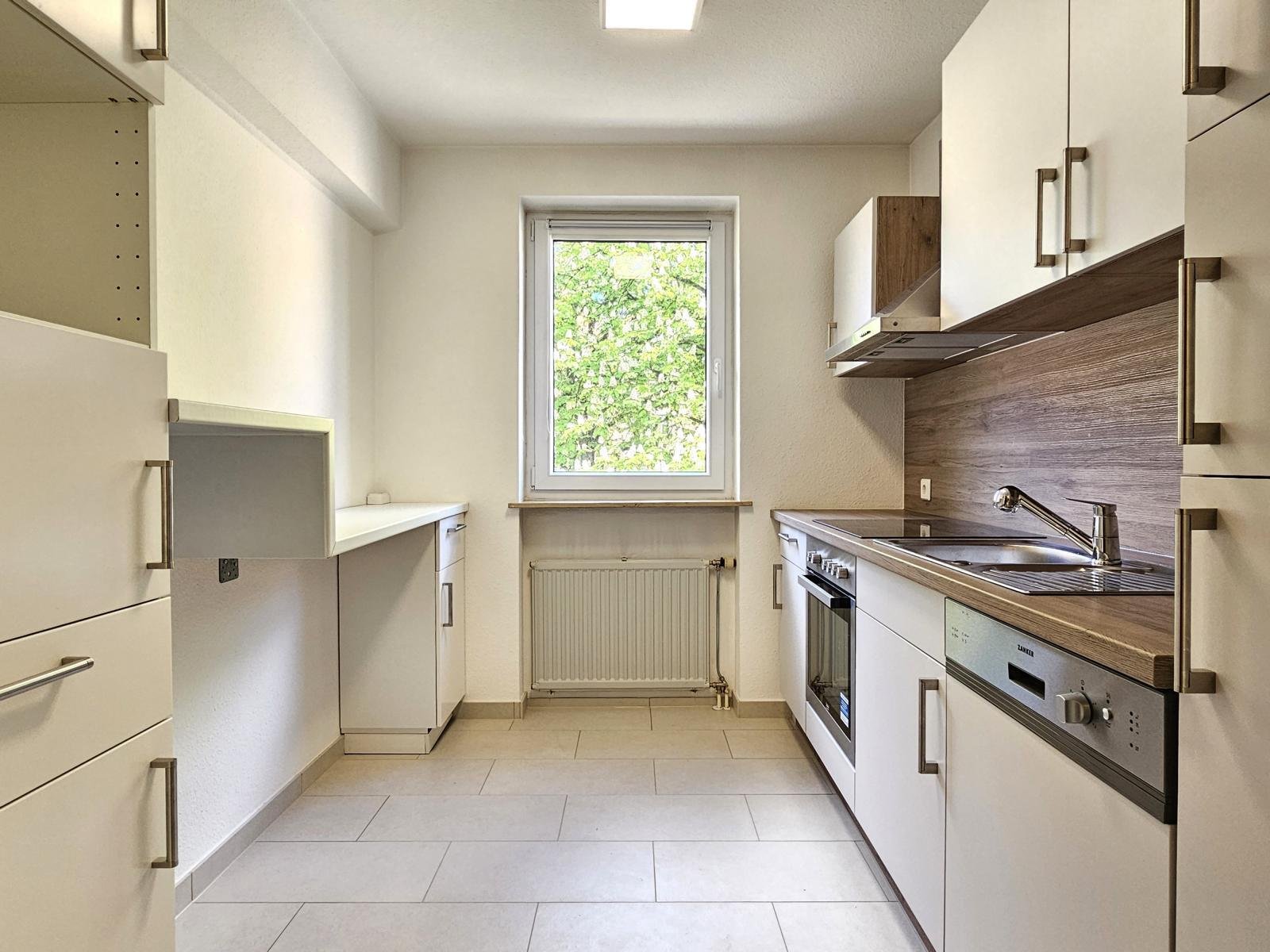 Wohnen mitten in der City, Nähe Theater: Eigentumswohnung mit Aufzug, Loggia und Tiefgarage!