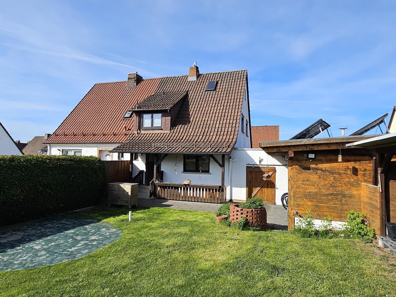 Harmonische Doppelhaushälfte mit Garage und Garten in Zentrumsnähe!