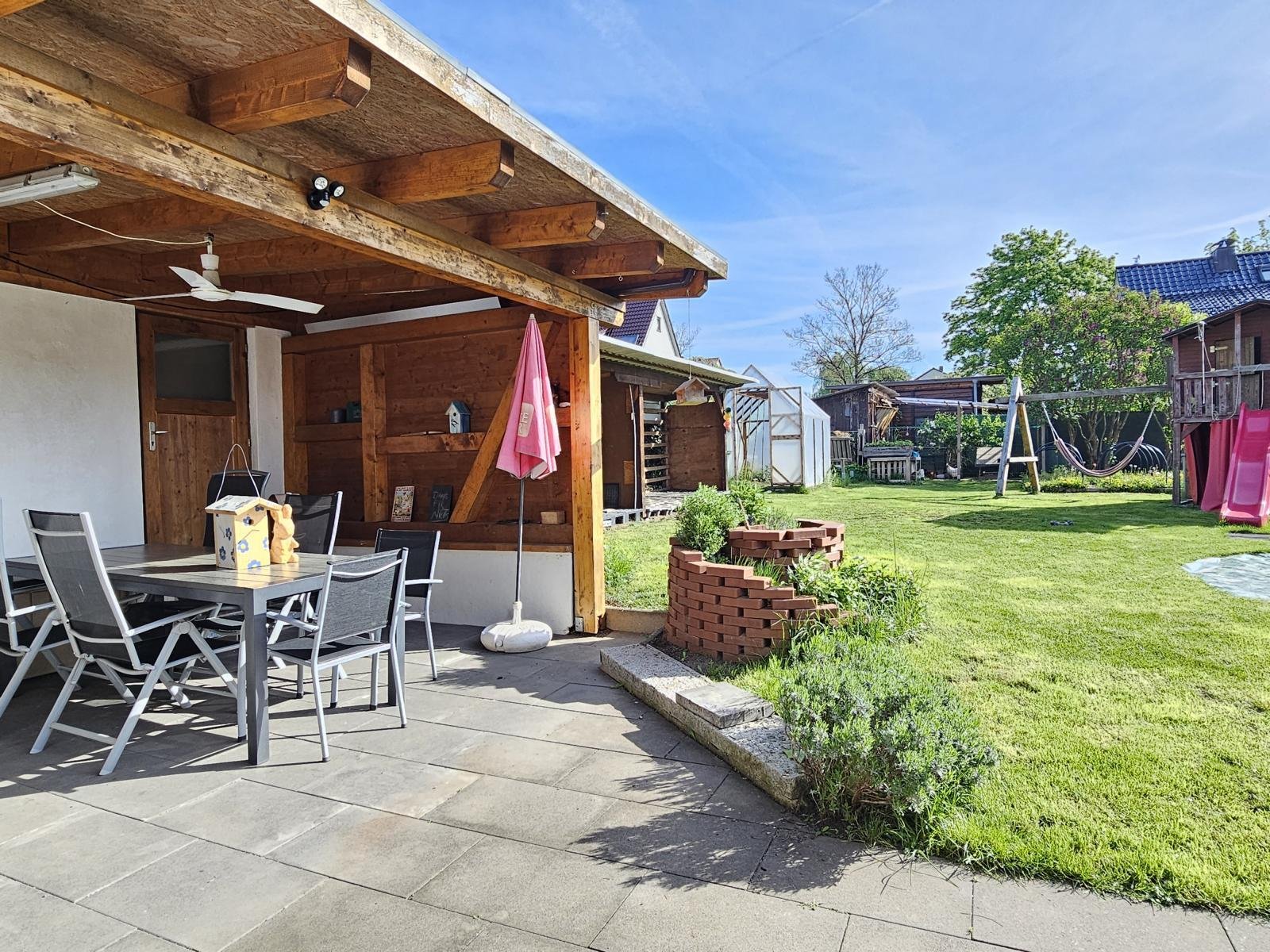 Harmonische Doppelhaushälfte mit Garage und Garten in Zentrumsnähe!