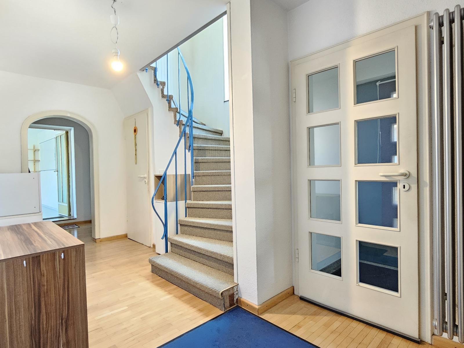 RESERVIERT - Haus auf 2.871 m² Grund, 2. Baurecht, Baumbestand, 6 Garagen, 2 Carports, Werkstatt!