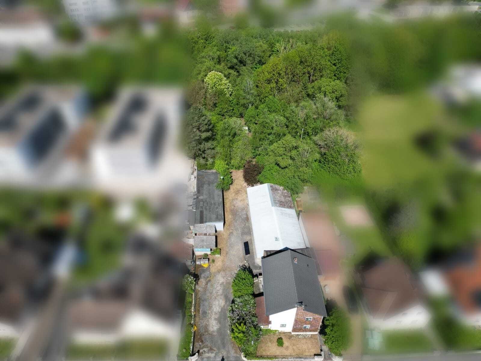 RESERVIERT - Haus auf 2.871 m² Grund, 2. Baurecht, Baumbestand, 6 Garagen, 2 Carports, Werkstatt!