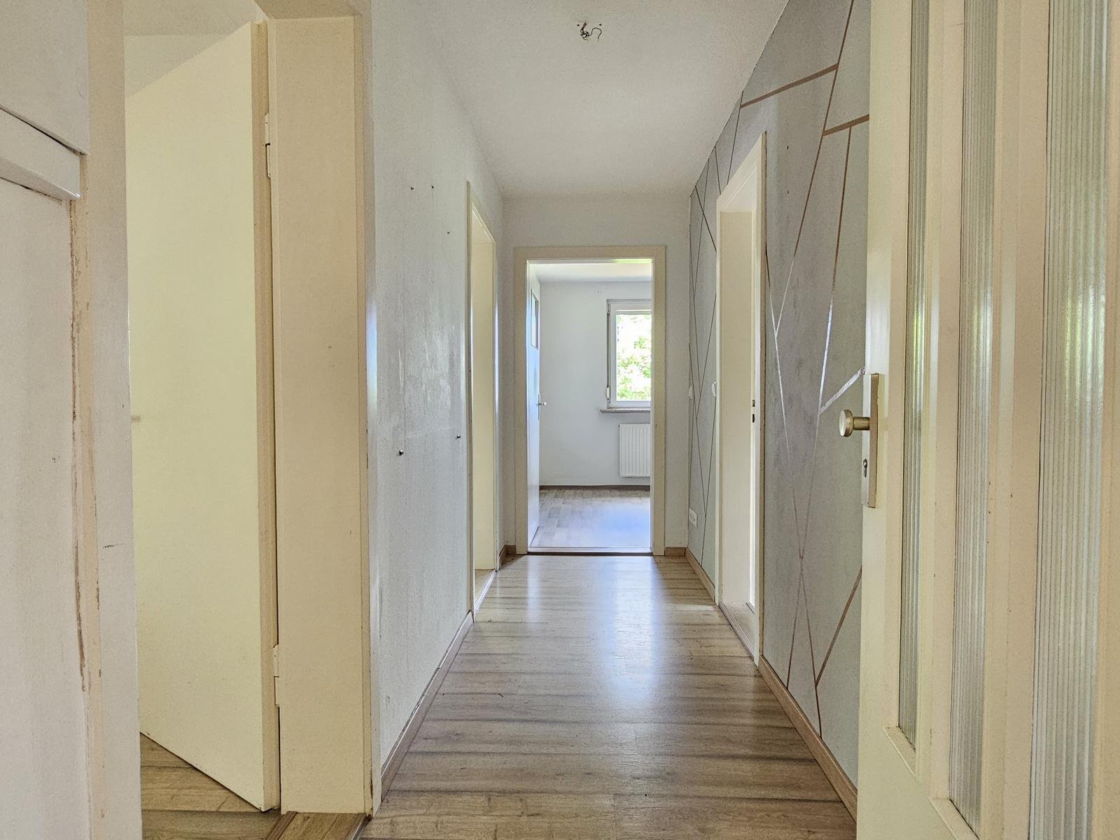 2 Häuser auf 3.030 m² Grund, in unverbrauchter Natur, am Fuße des Festungsberges!