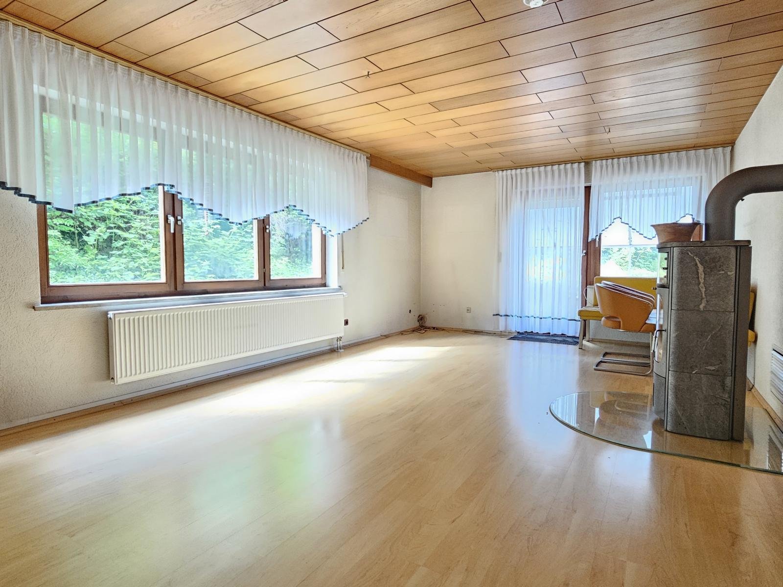 2 Häuser auf 3.030 m² Grund, in unverbrauchter Natur, am Fuße des Festungsberges!