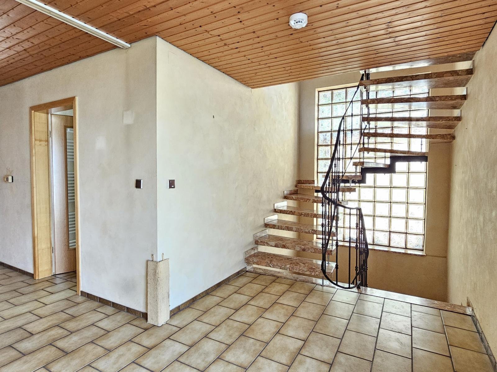 2 Häuser auf 3.030 m² Grund, in unverbrauchter Natur, am Fuße des Festungsberges!