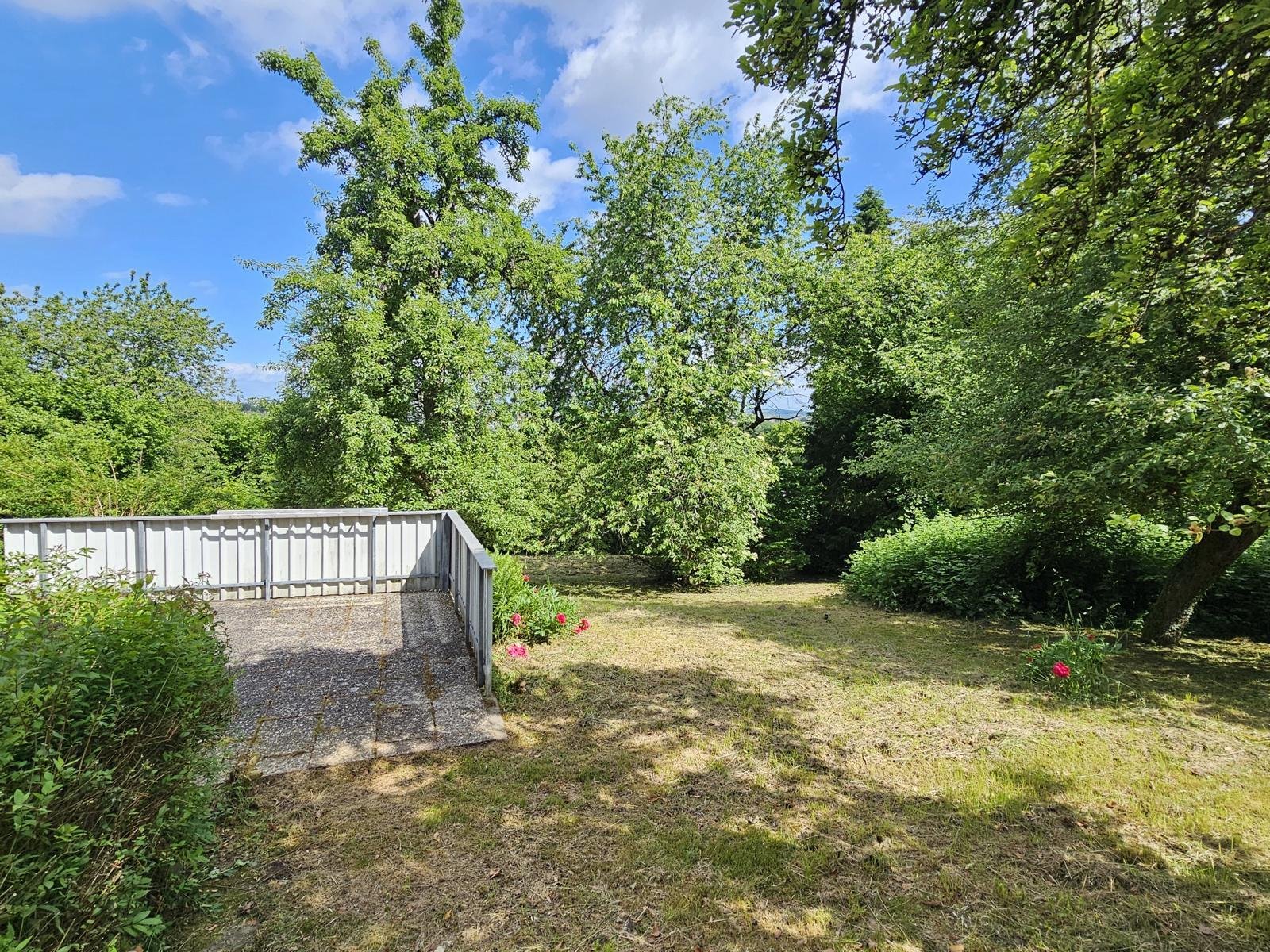 2 Häuser auf 3.030 m² Grund, in unverbrauchter Natur, am Fuße des Festungsberges!