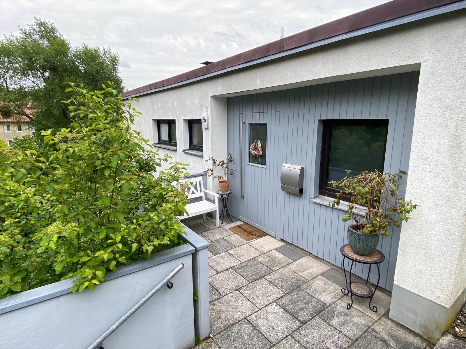 Herrliche Penthouse-Wohnung mit 26 m² Dachterrasse & Gartenanteil & Garage in beliebter Stadtrandlage