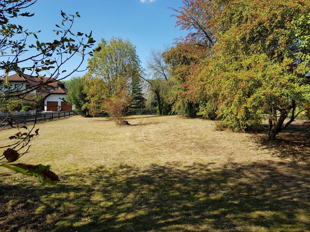 VERKAUFT - Ansprechende Baulücke mit großem Garten und Waldbestand!