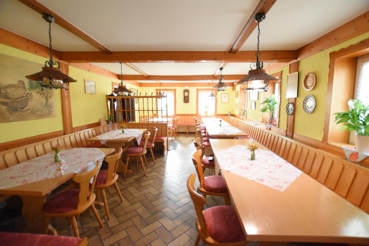 VERKAUFT - Beliebtes Gasthaus mit tollem Saal, Gästezimmern und Wohneinheit!