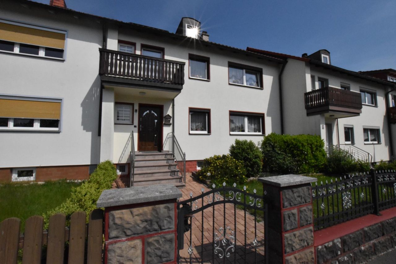 Weidhausen bei Coburg: Verkauft - Modernisiertes Reihenhaus mit viel Platz! Weidhausen bei Coburg: Verkauft - Modernisiertes Reihenhaus mit viel Platz!
