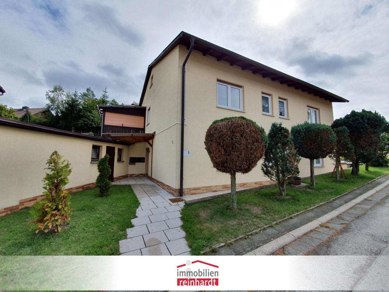 Niederfüllbach: Verkauft - Ein Haus, viele Möglichkeiten: Ein- bis Zweifamilienwohnhaus mit ELW! 