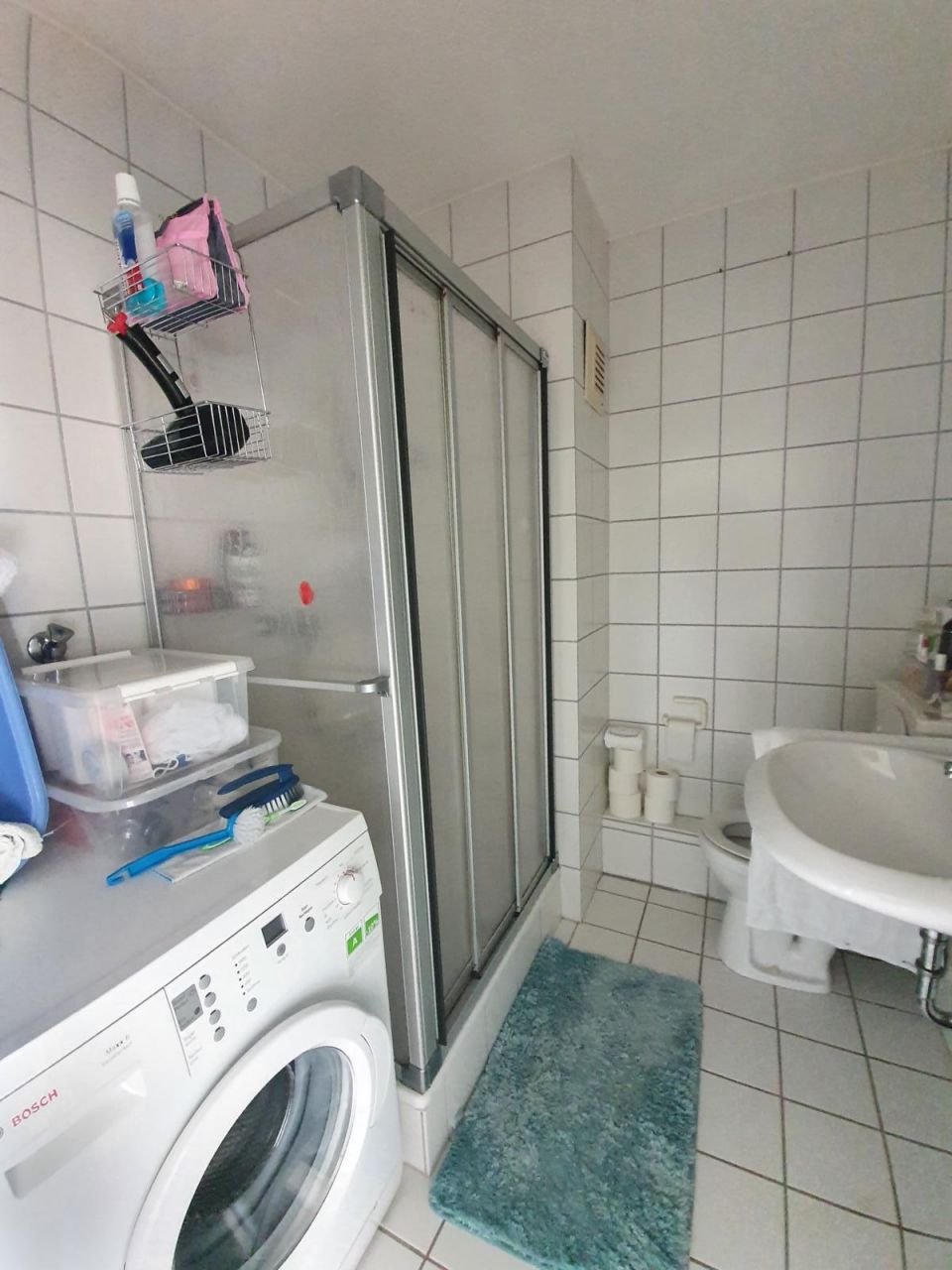 Bad mit Dusche/WC & WM-Anschluss