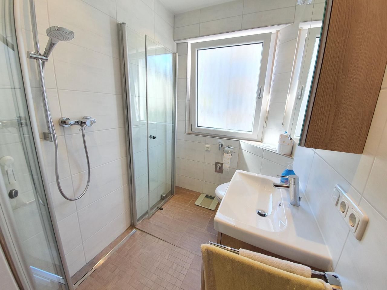 Neuwertiges Badezimmer