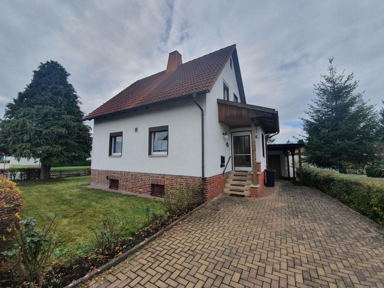 Neustadt bei Coburg: Verkauft - HOME SWEET HOME! Liebenswertes Einfamilienhaus mit Garten & 2 Garagen Neustadt bei Coburg: Verkauft - HOME SWEET HOME! Liebenswertes Einfamilienhaus mit Garten & 2 Garagen