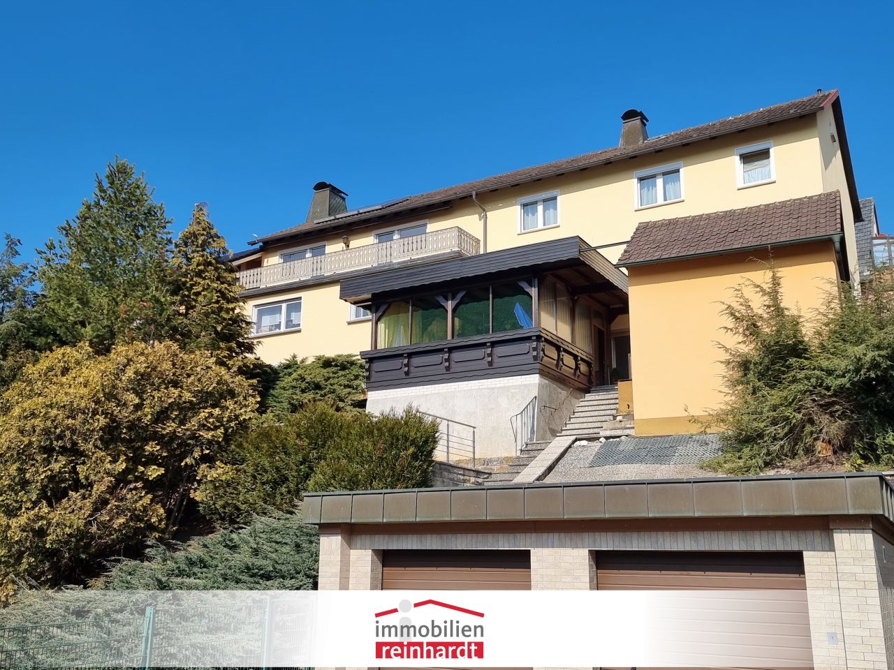 Sonnefeld: VERKAUFT - Zwei Häuser - ein Preis! Ideal für eine Großfamilie oder 2 Familien, mit 4 Garagen! 