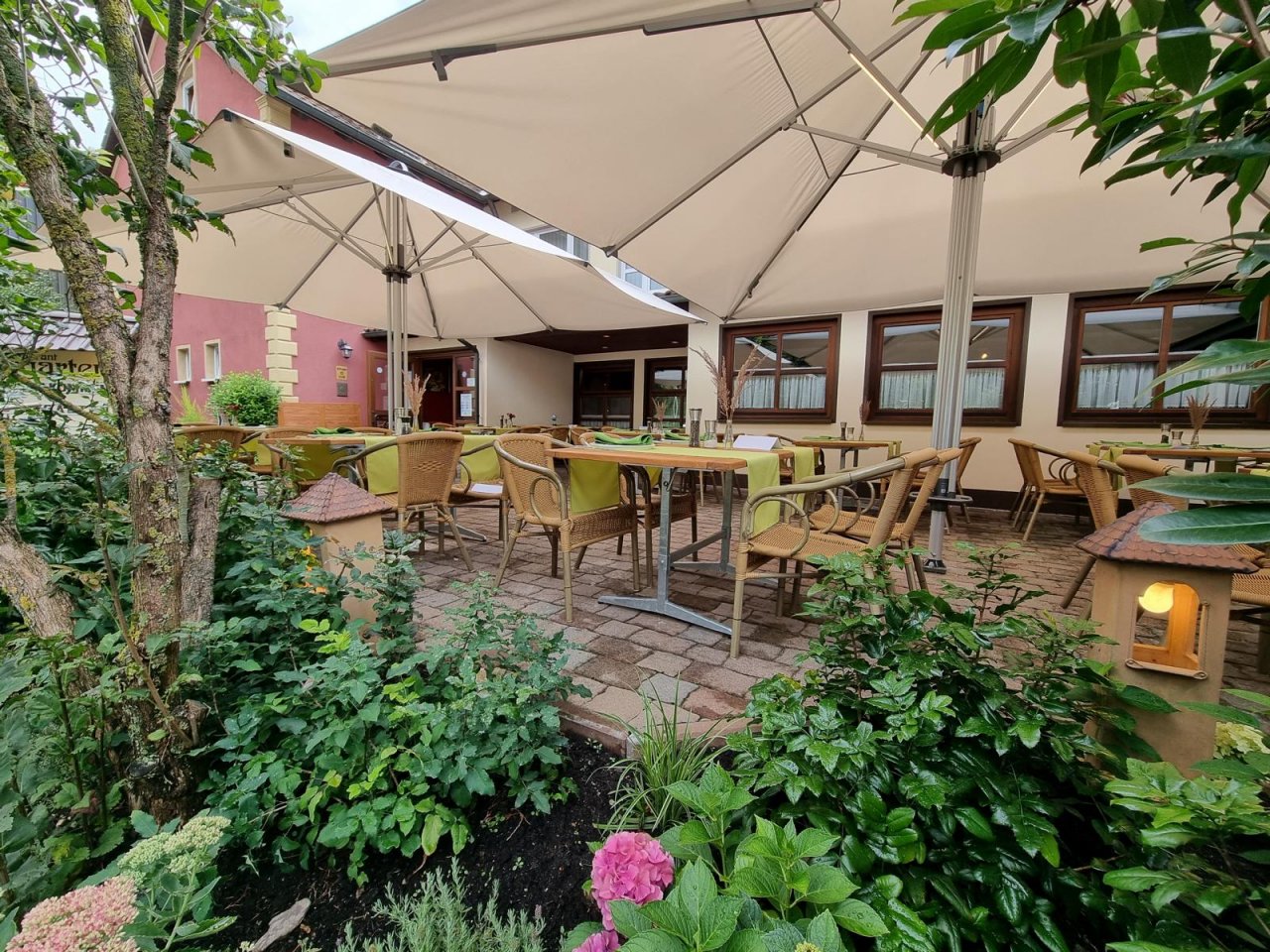 Charmantes Ambiente auf der Außenterrasse