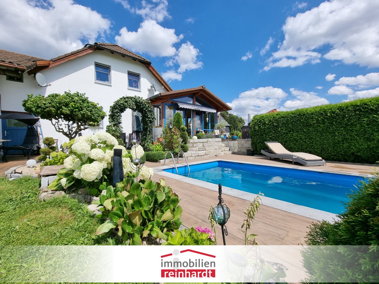 Coburg: VERKAUFT - Wohnen wie im Urlaub! Einfamilienhaus mit Wintergarten und Pool am Coburger Stadtrand 