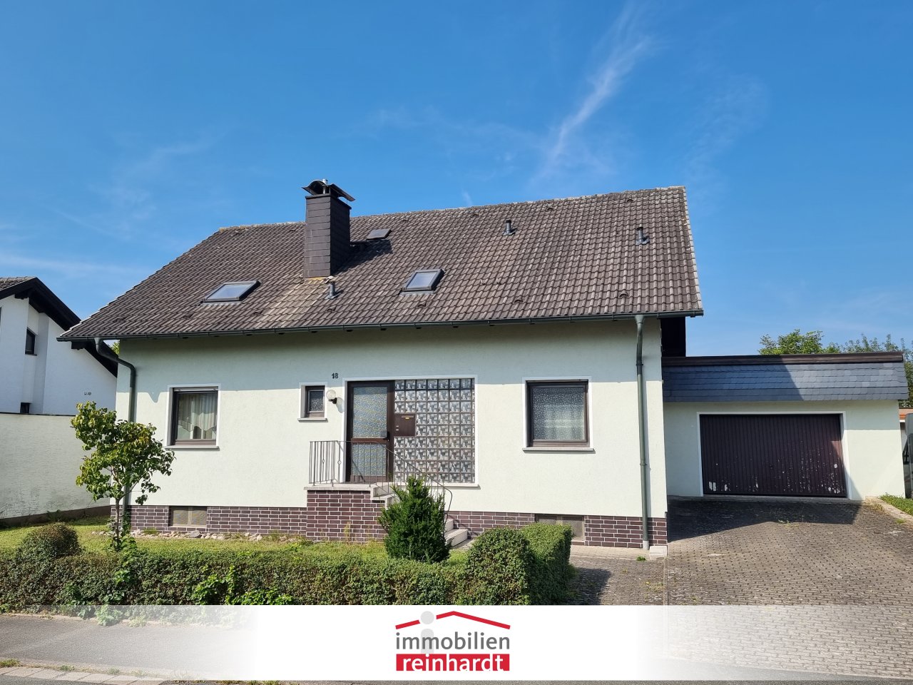 Neustadt bei Coburg: VERKAUFT- Großzügiges Einfamilienhaus im Bungalowstil! 