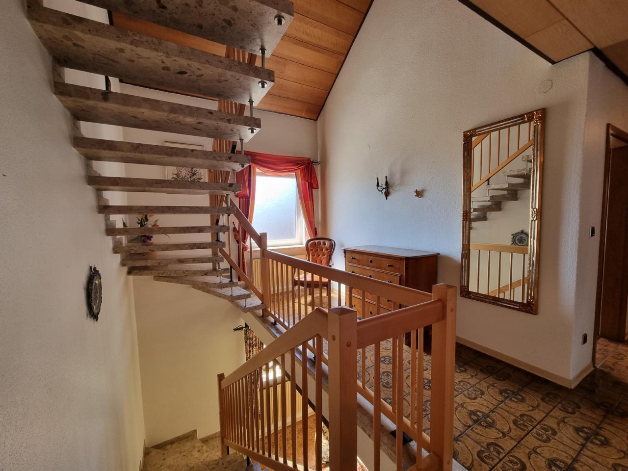 gepflegtes Treppenhaus