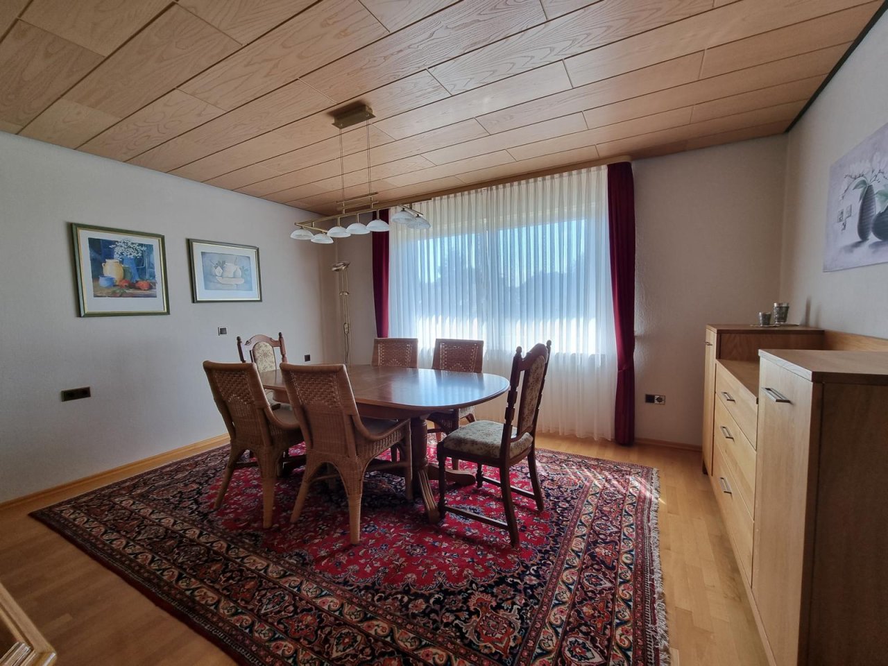 schönes Esszimmer mit Parkett