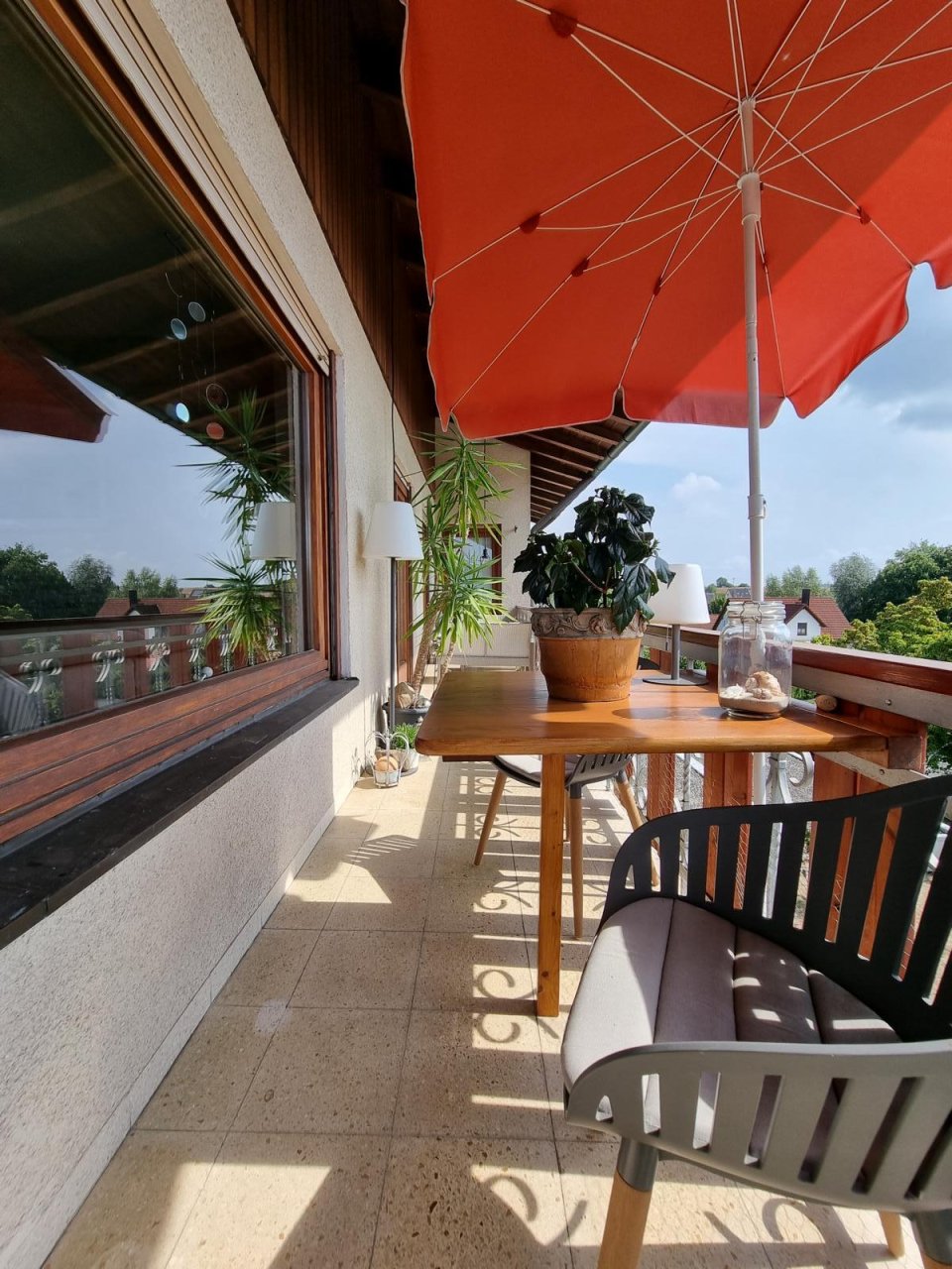 riesiger Balkon im OG