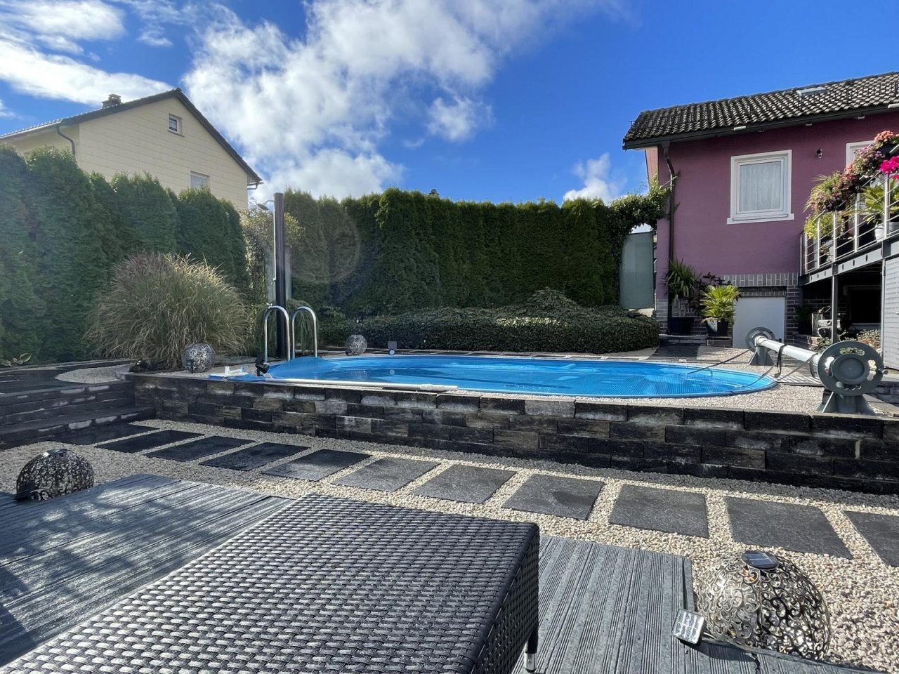 Teuschnitz: VERKAUFT - Einfamilienhaus mit paradiesischen Außenanlagen inkl. Pool 