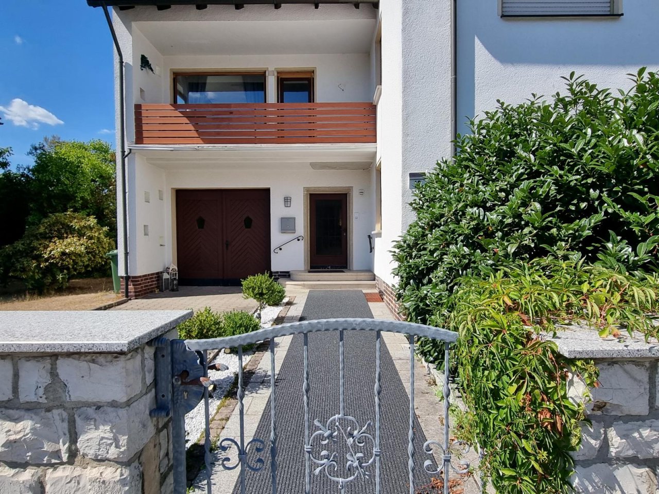 Neustadt bei Coburg: VERKAUFT - Umfangreiches Wohnhaus mit individuellen Möglichkeiten! 