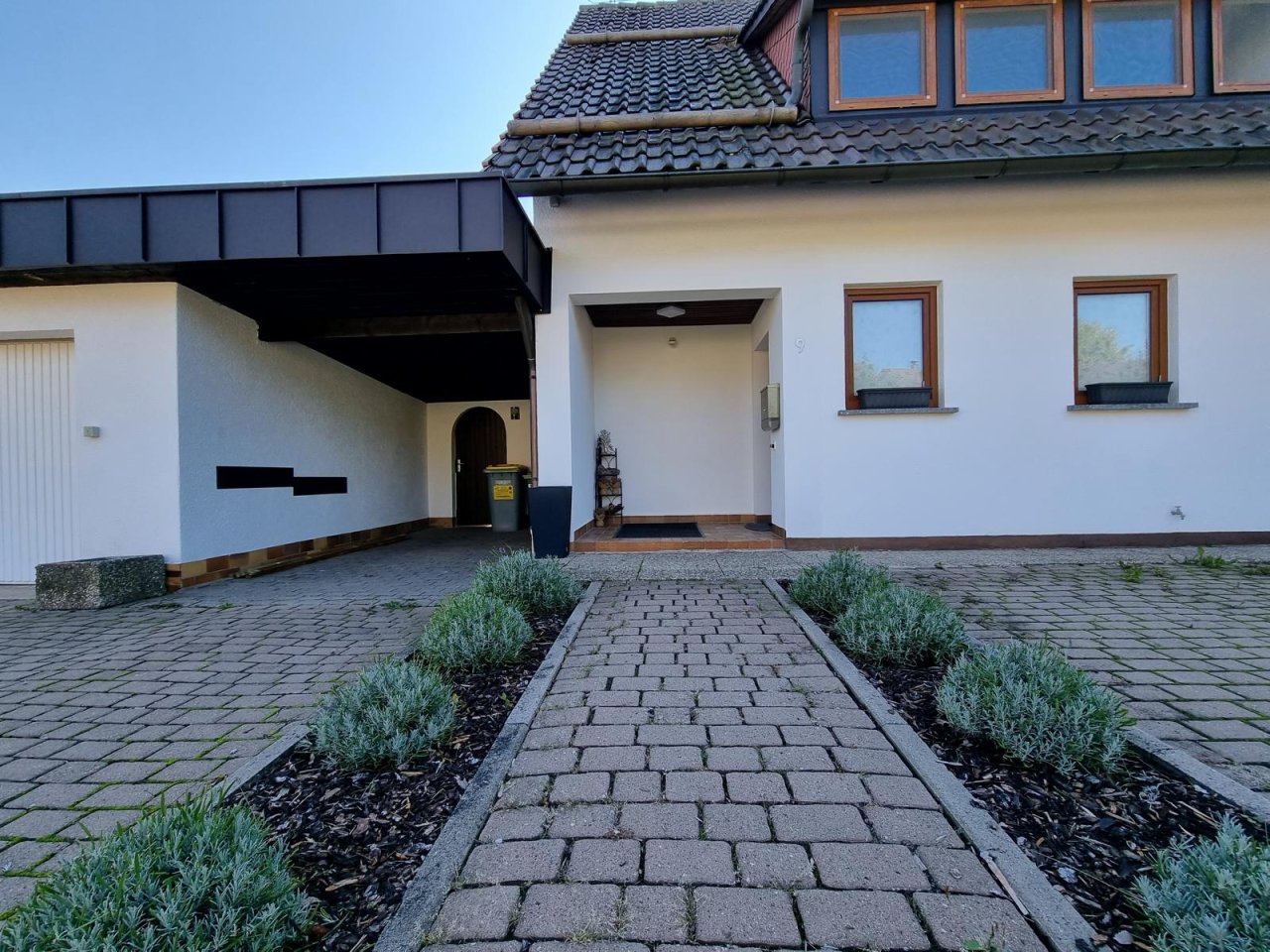 Ahorn OT: VERKAUFT -Liebenswerte Doppelhaushälfte in beliebtem Ahorner Ortsteil! 