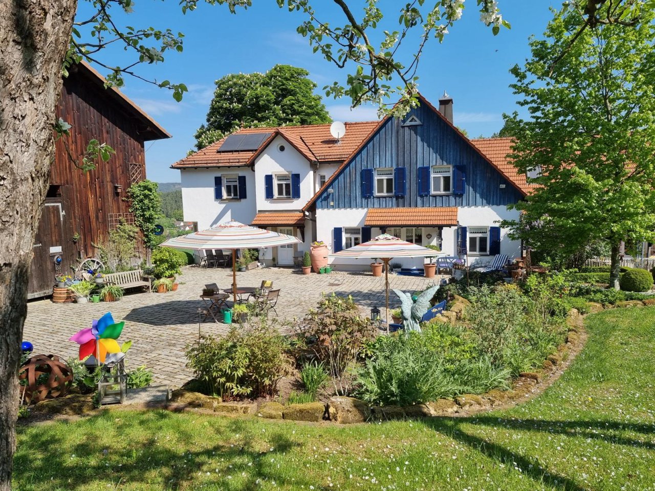 Weißenbrunn bei Kronach: VERKAUFT - Malerisch & faszinierend - traumhaftes Anwesen in Fast-Alleinlage! 