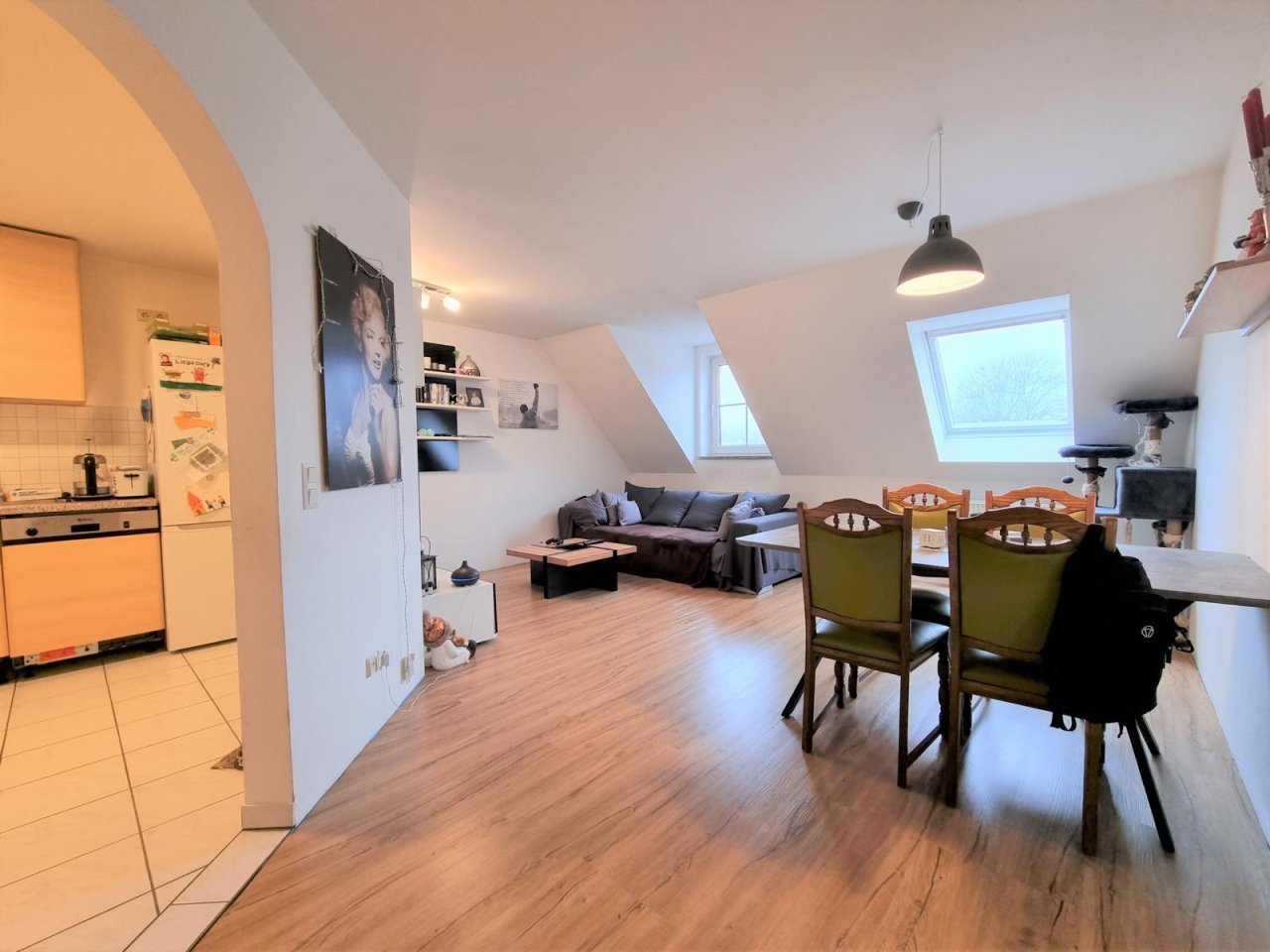 Wohnzimmer mit Blick zur Küche