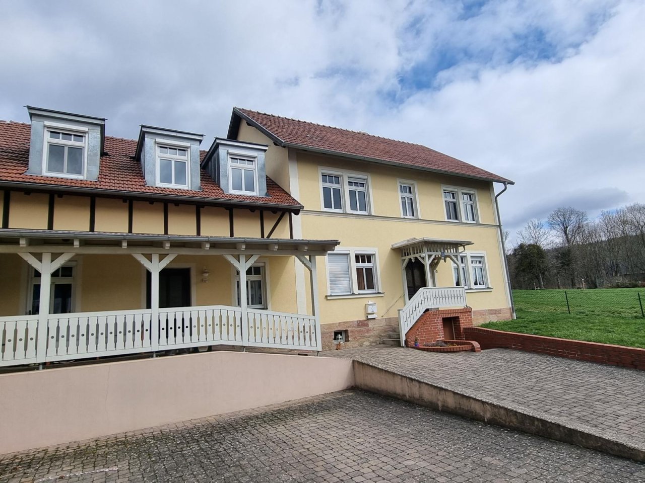  Wohnhaus in Top-Zustand auf ca. 1.200 m² Grund, Nähe Coburg! 