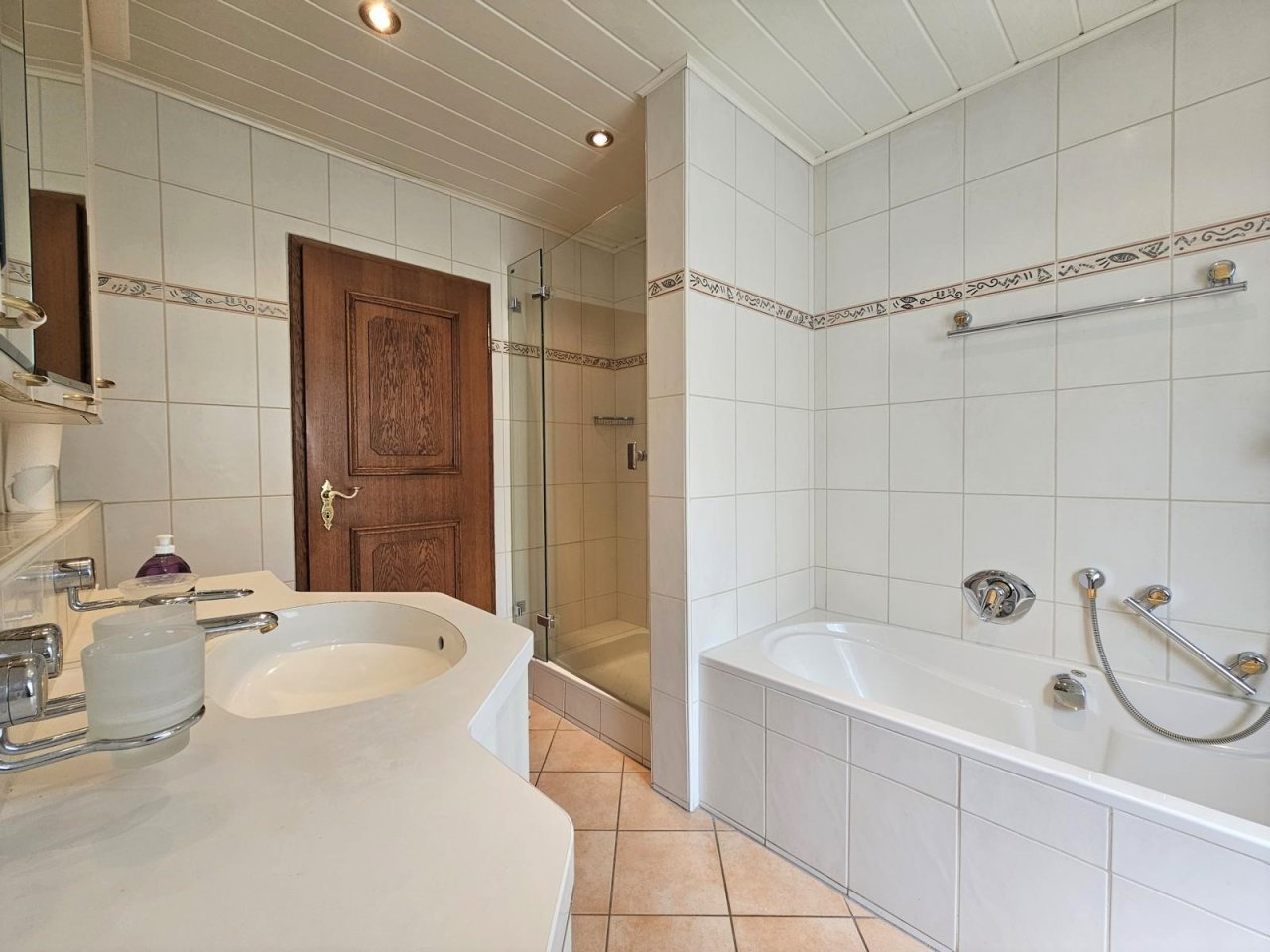 Badezimmer im Erdgeschoss