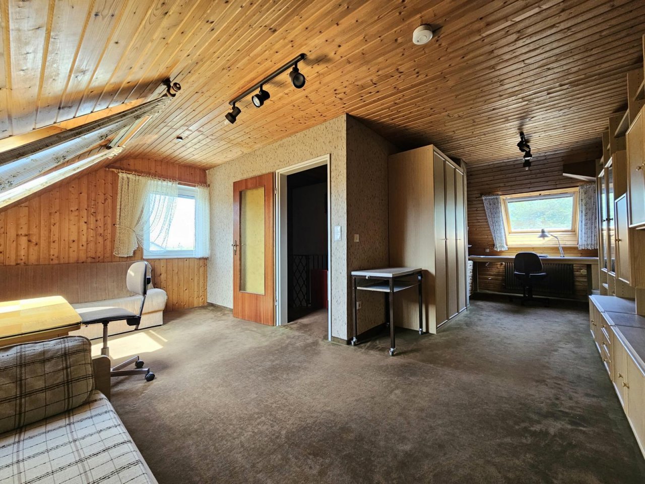 Ausgebautes Studiozimmer