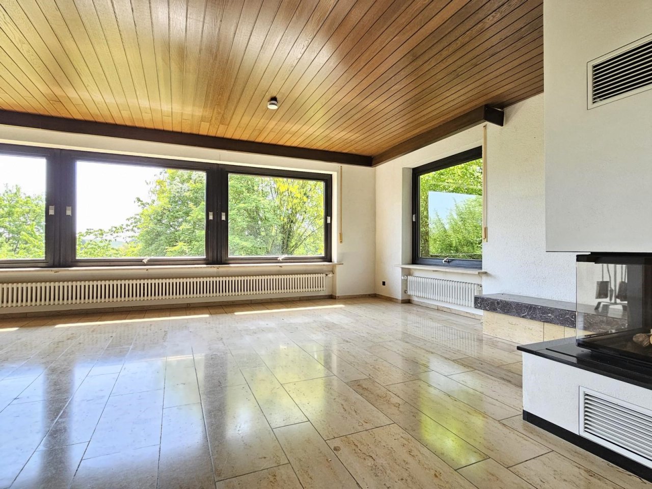 Goße Panoramafenster im Wohnbereich