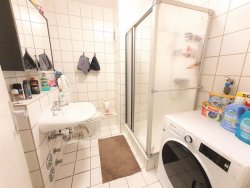 Bad mit Dusche/WC/WM-Anschluss