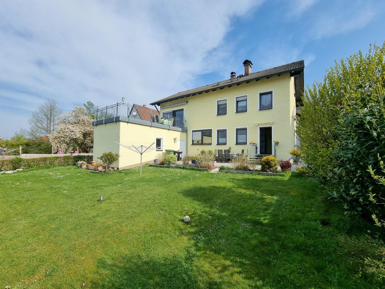 Sonnefeld: VERKAUFT - Harmonisches Wohnhaus mit faszinierender Dachterrasse! 