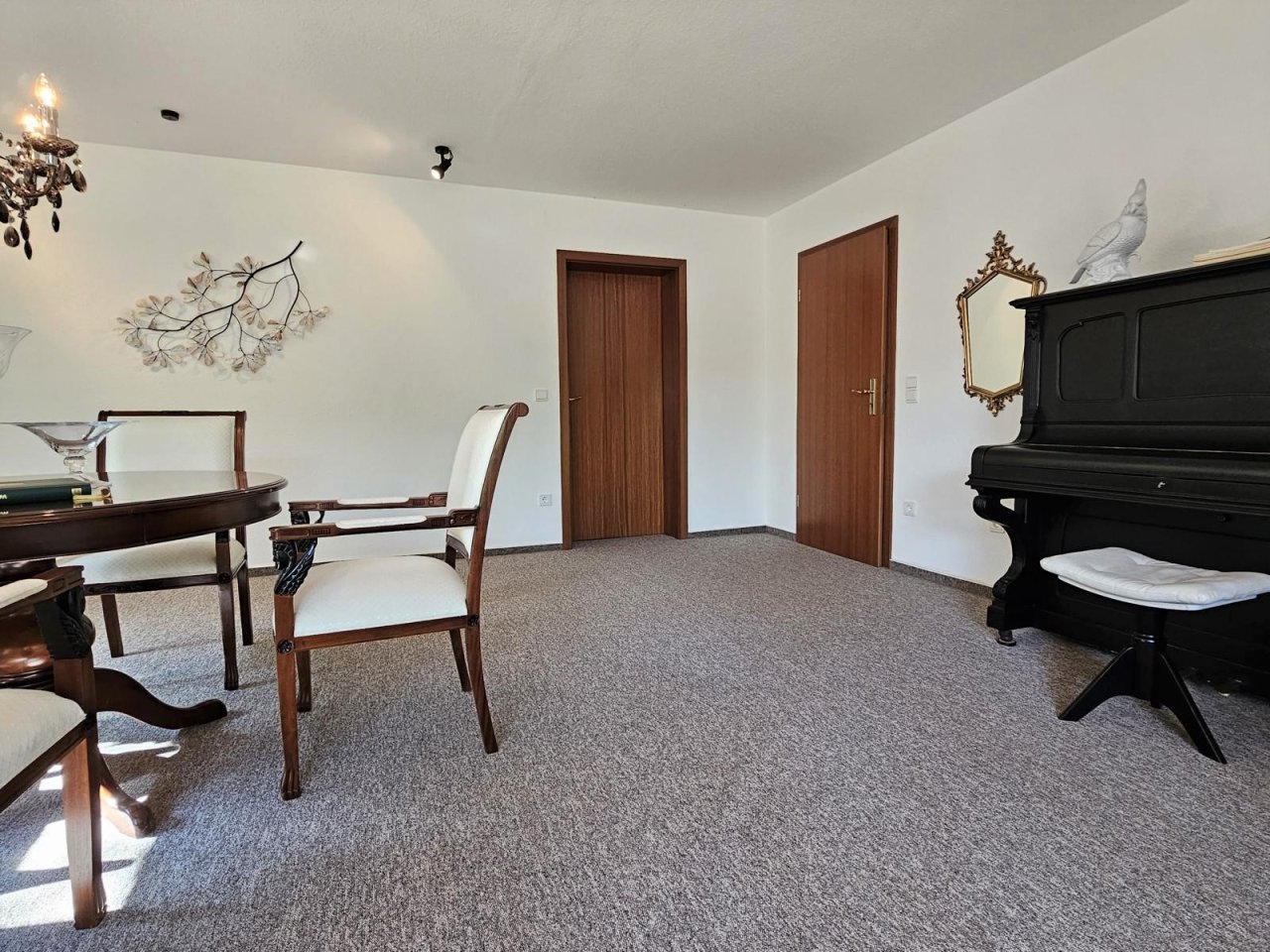 Großer Wohnbereich im Untergeschoss