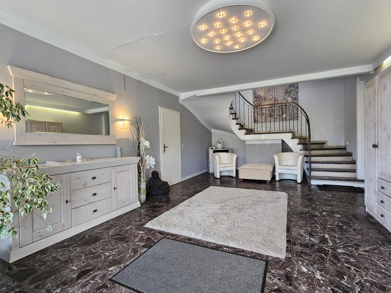 Rödental: VERKAUFT - Einzigartiges Wohnen mit paradiesischem Garten & 2 Garagen! 