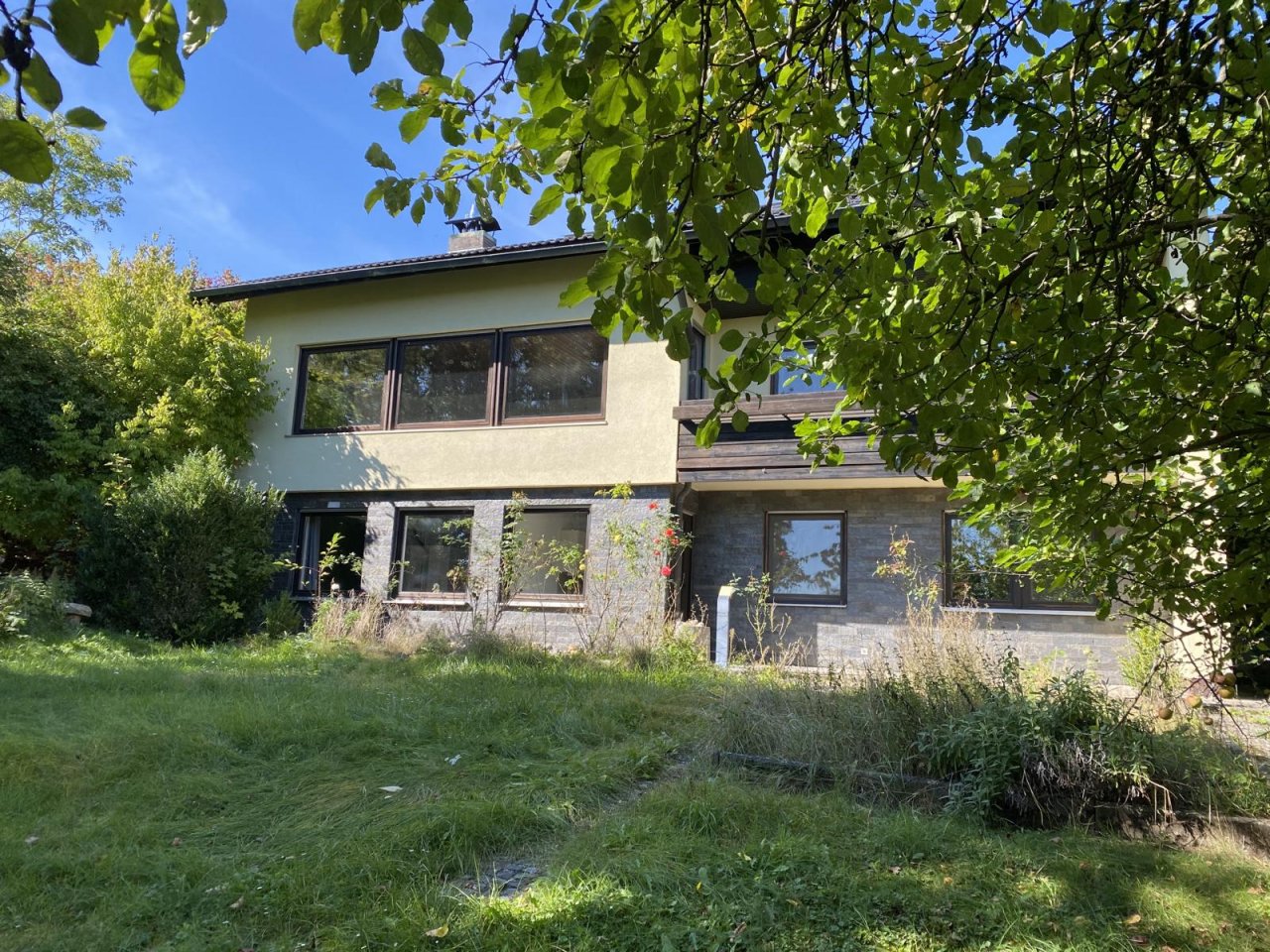 Coburg: VERKAUFT-Familienparadies mit Weitblick: Ein- bis Zweifamilienhaus mit traumhaftem Garten 