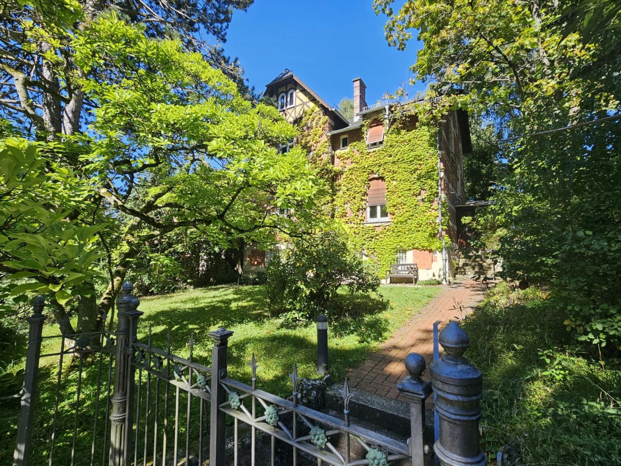 Coburg: VERKAUFT - Eine Augenweide! Stilvolle Villa am Festungsberg, nur wenige Schritte in die Stadt! 