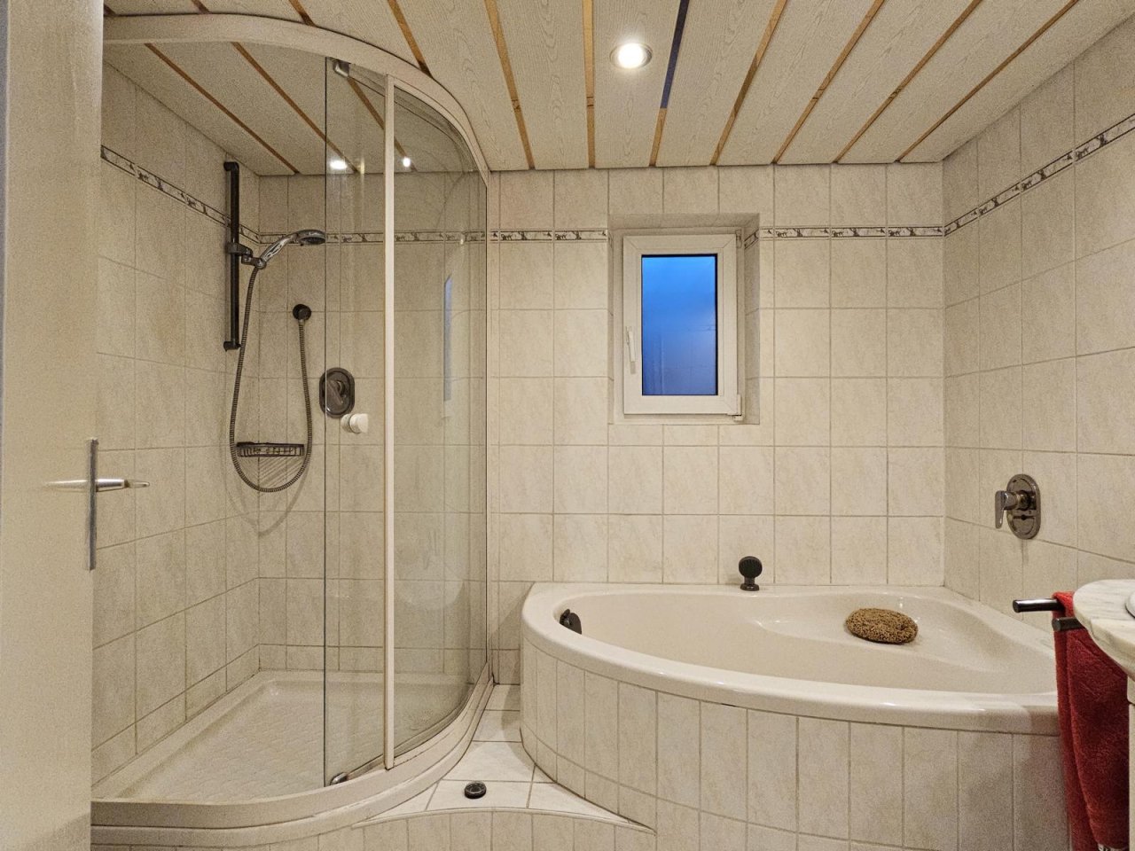 Badezimmer im Obergeschoss