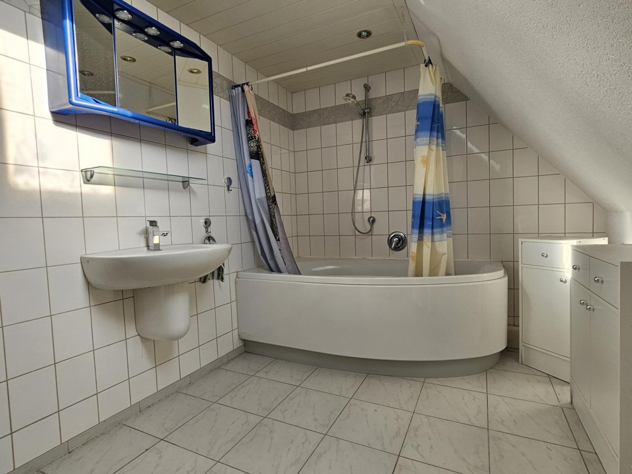 Badezimmer im Dachgeschoss
