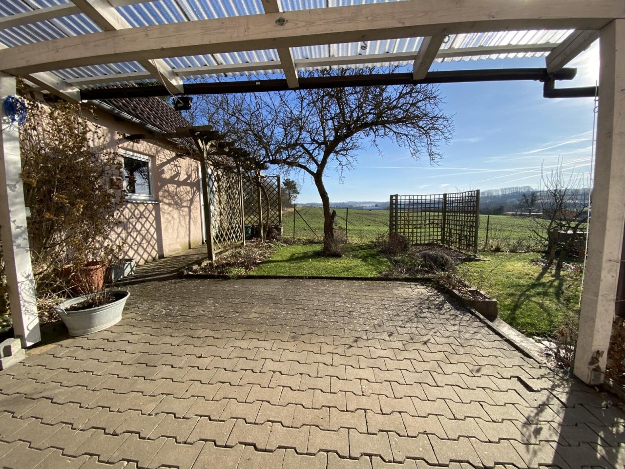 überdachte Terrasse