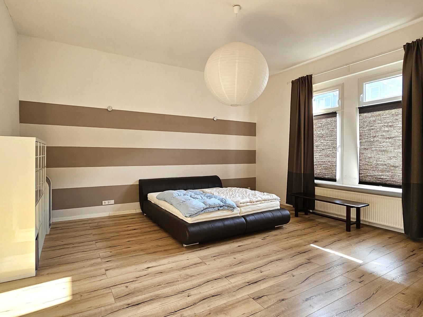 Großes Schlafzimmer