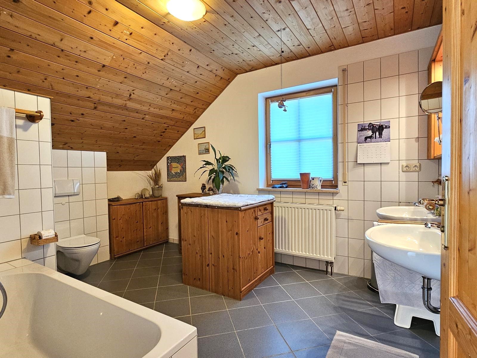 Badezimmer im OG