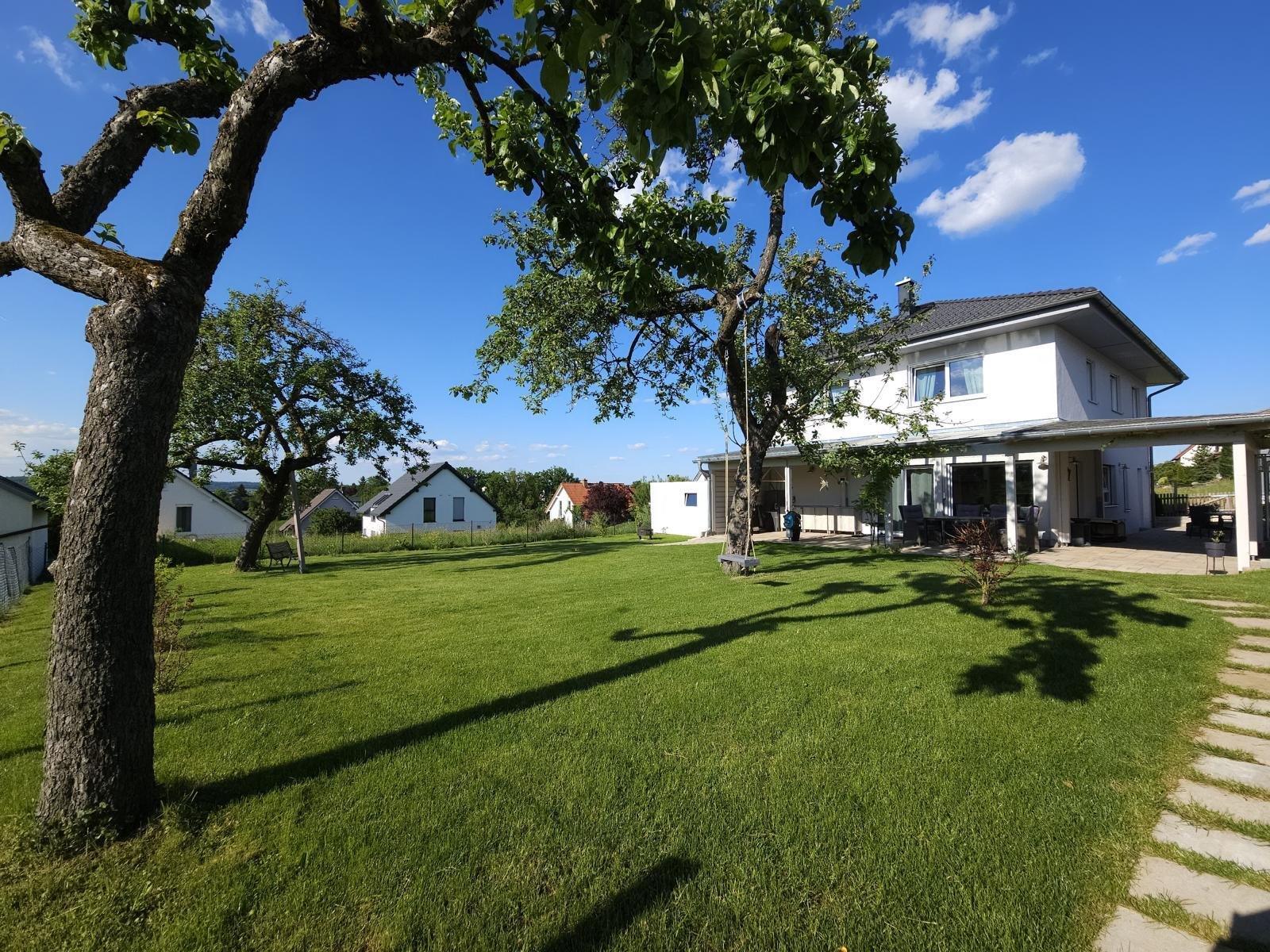 Grün angelegte Außenanlagen